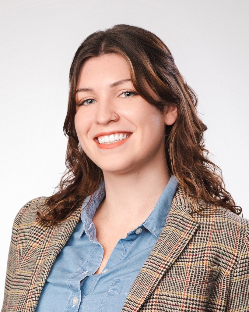 The current image has no alternative text. The file name is: alexa-burnett_headshot-2.jpg